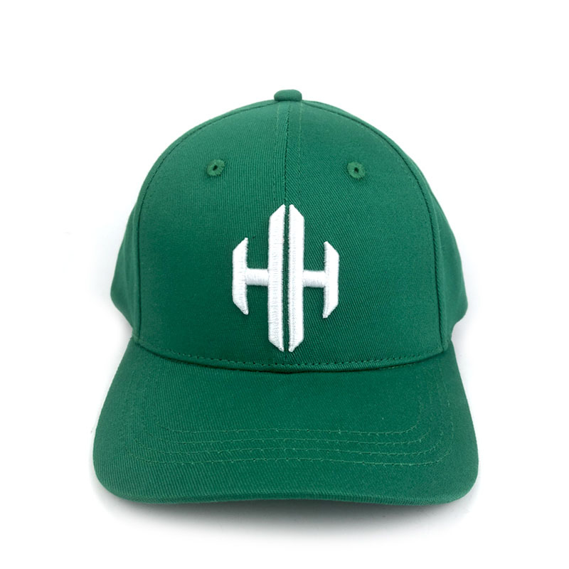 ¿Cómo se usa una gorra de béisbol de 6 paneles en diferentes condiciones climáticas?